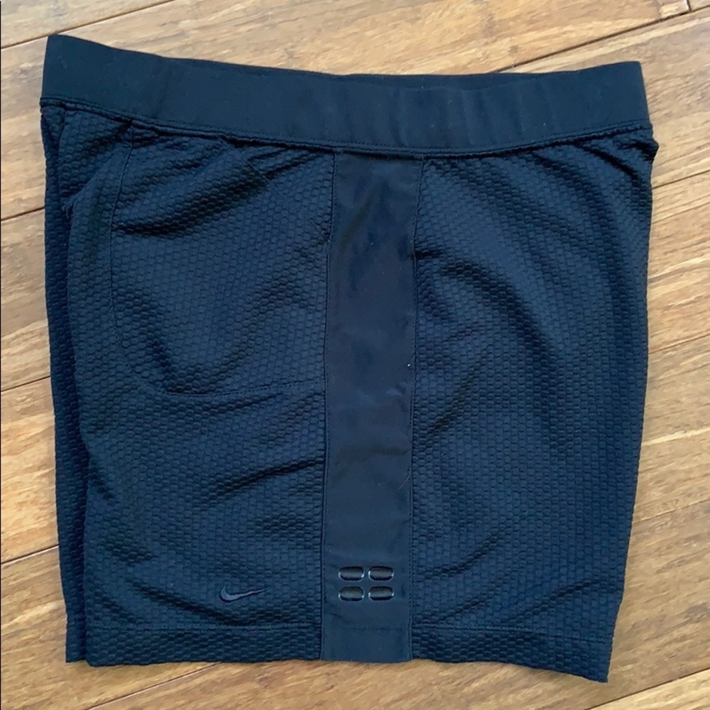 ☀️ 3/$36 or 2/$30 NIKE Women’s Sphere Dry Solid Black Sz S 4-6